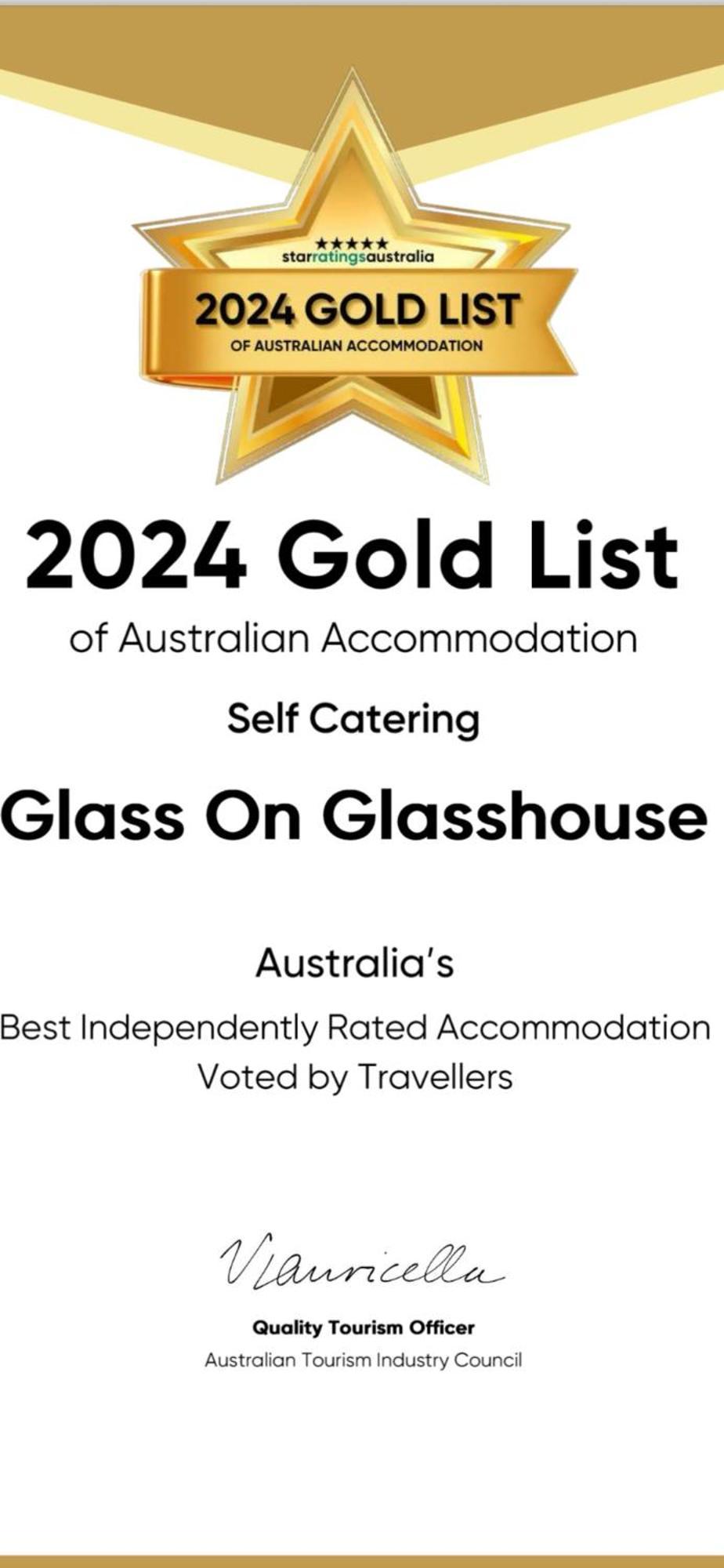Glass On Glasshouse Glass House Mountains Exterior photo