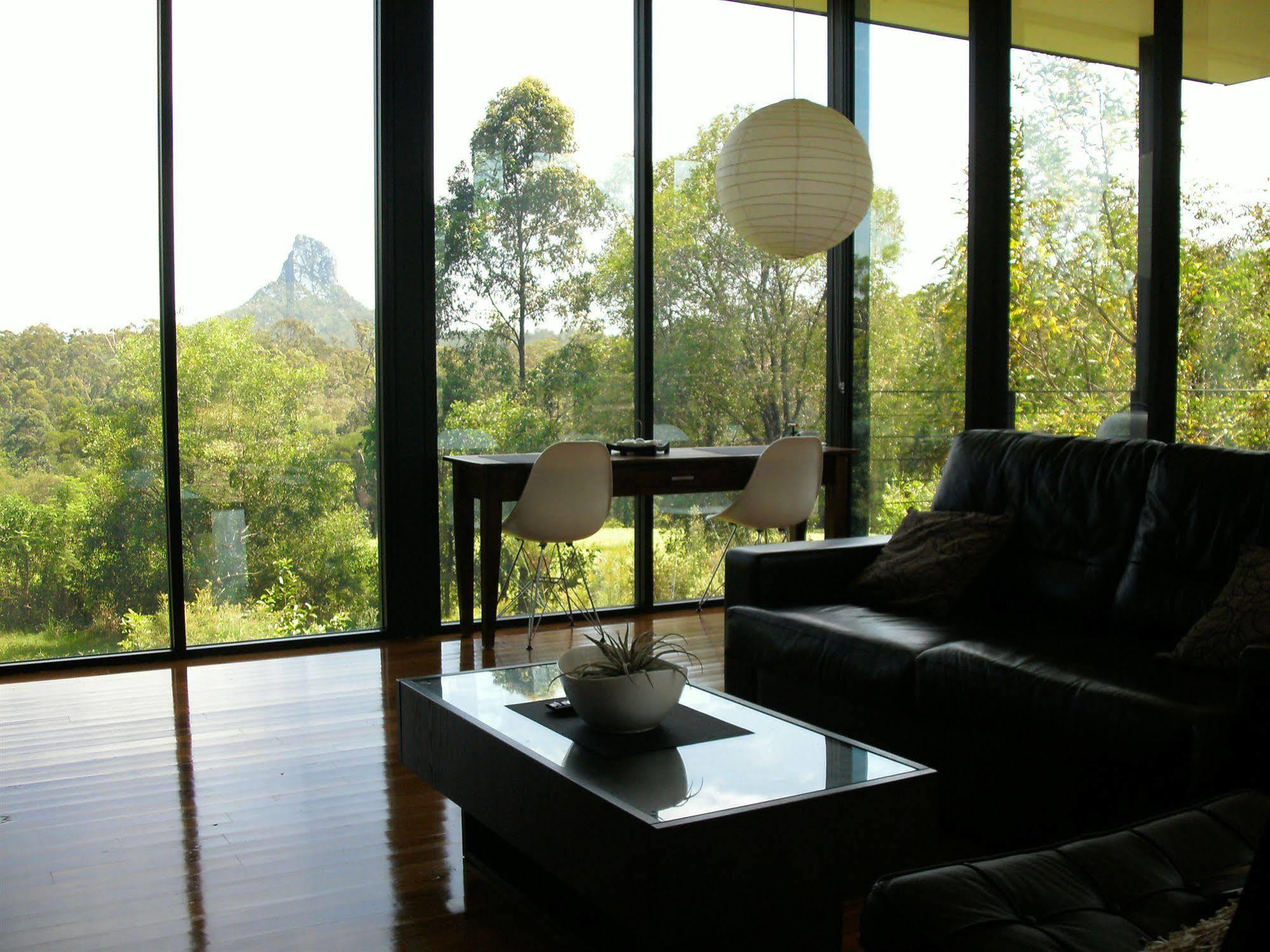 Glass On Glasshouse Glass House Mountains Exterior photo